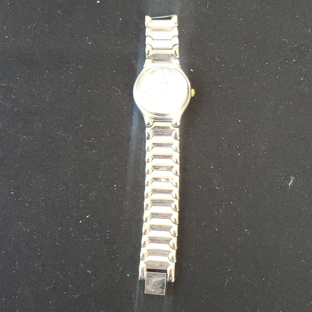 Gucci Vintage 1980s Wrist Watch Broken Band - Picture 2 of 7